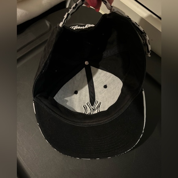 Limited / Unique - New York Yankees hat ballcap *SAMPLE* Black White Graphic - Picture 5 of 6